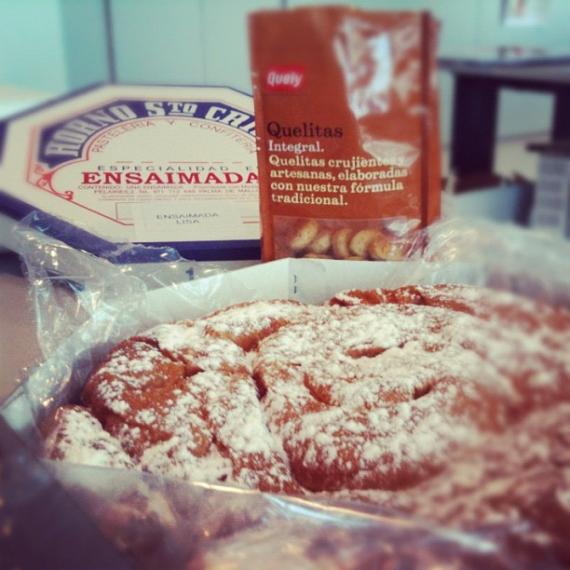 'Merienda mallorquina en la ofi! #mallorca #ensaimada #quellytas #merienda' - Majorque